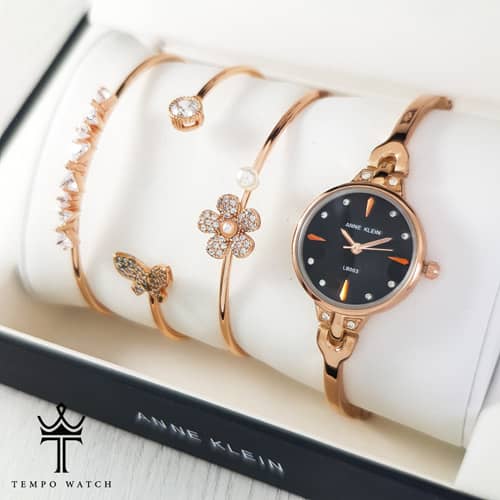 ساعت زنانه آنه کلین | ANNE KLEIN ⭐کالای اریجینال و اصلی ✅ساعت مچی به همراه سه عدد دستبند ست ✅بند استیل ✅یکسال گارانتی و سه روز مهلت تست ✅جعبه مخصوص و کارت گارانتی به همراه پاکت