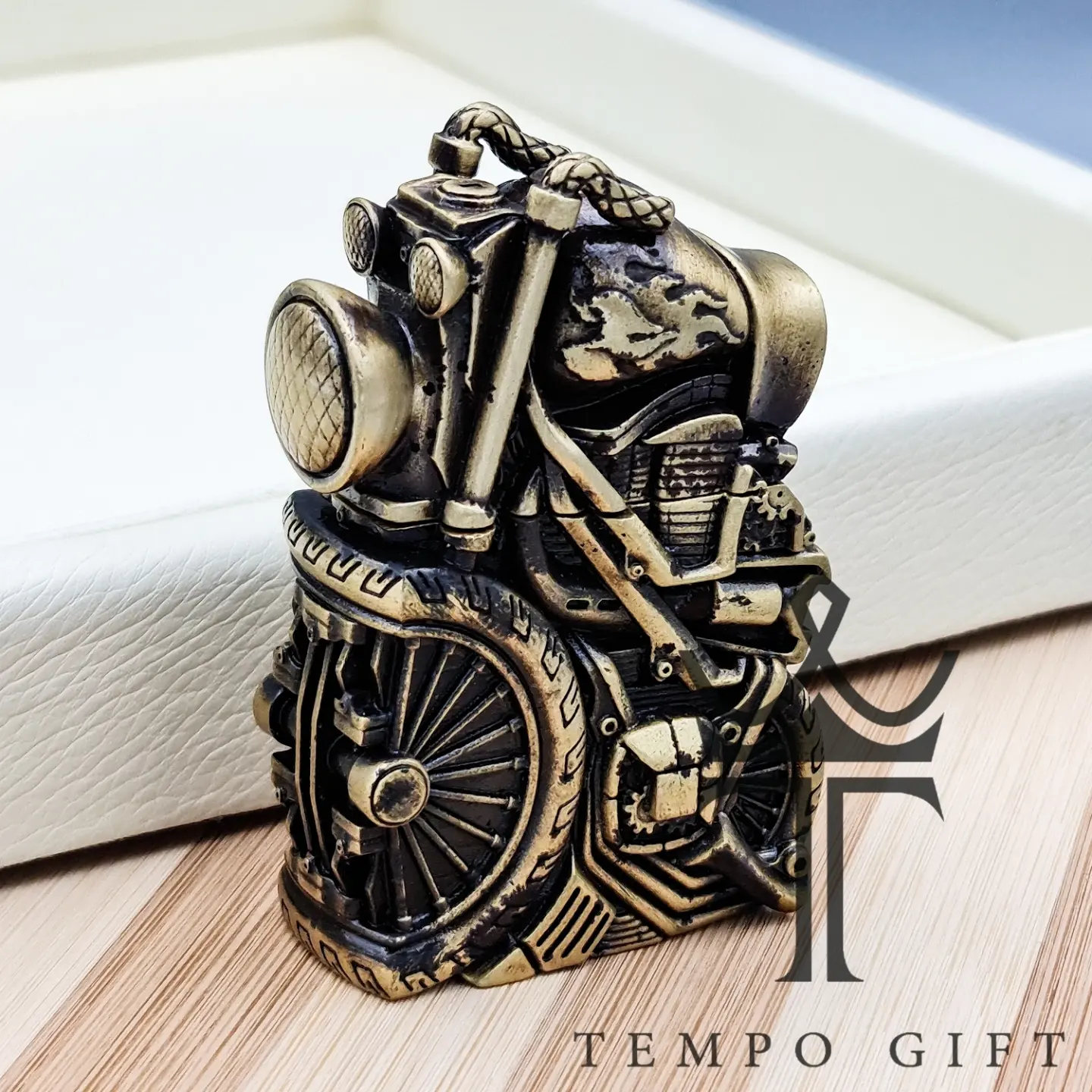 تصویر اصلی فندک بنزینی اورجینال زیپو ZIPPO مدل Freedom Wheels تصویر اصلی فندک بنزینی اورجینال زیپو ZIPPO مدل Freedom Wheels
