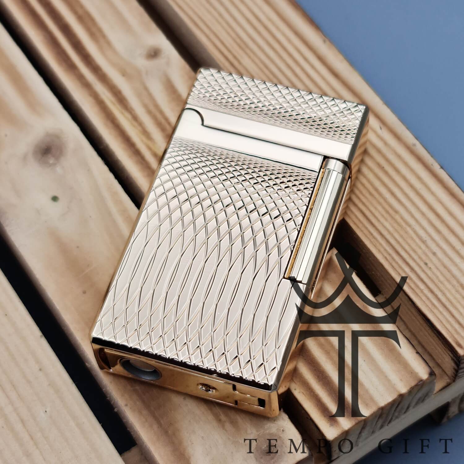 PSX_20230224_215526 فندک دروی Derui گازی طلایی