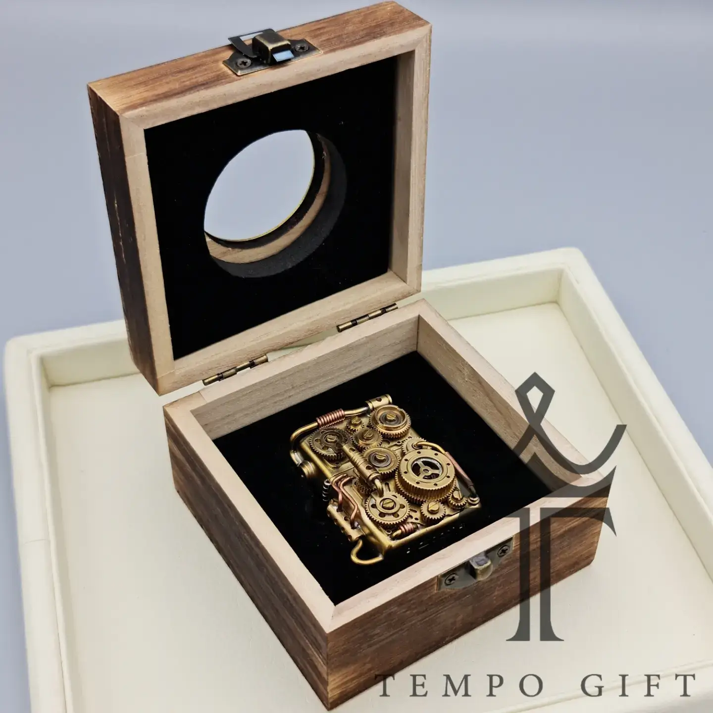 IMG_20230617_220257_012 جعبه فندک زیپو ZIPPO بنزینی اصل کولکسیونی