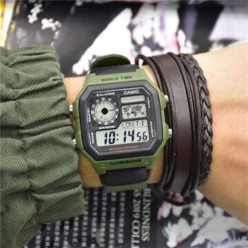 ساعت کاسیو Casio مدل AE-1200WHB-1B روی مچ دست