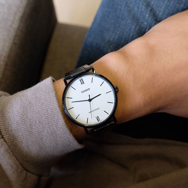 تصویر روی مچ ساعت مچی کاسیو مردانه CASIO MTP-VT01B-7BUDF تصویر روی مچ ساعت مچی کاسیو مردانه CASIO MTP-VT01B-7BUDF