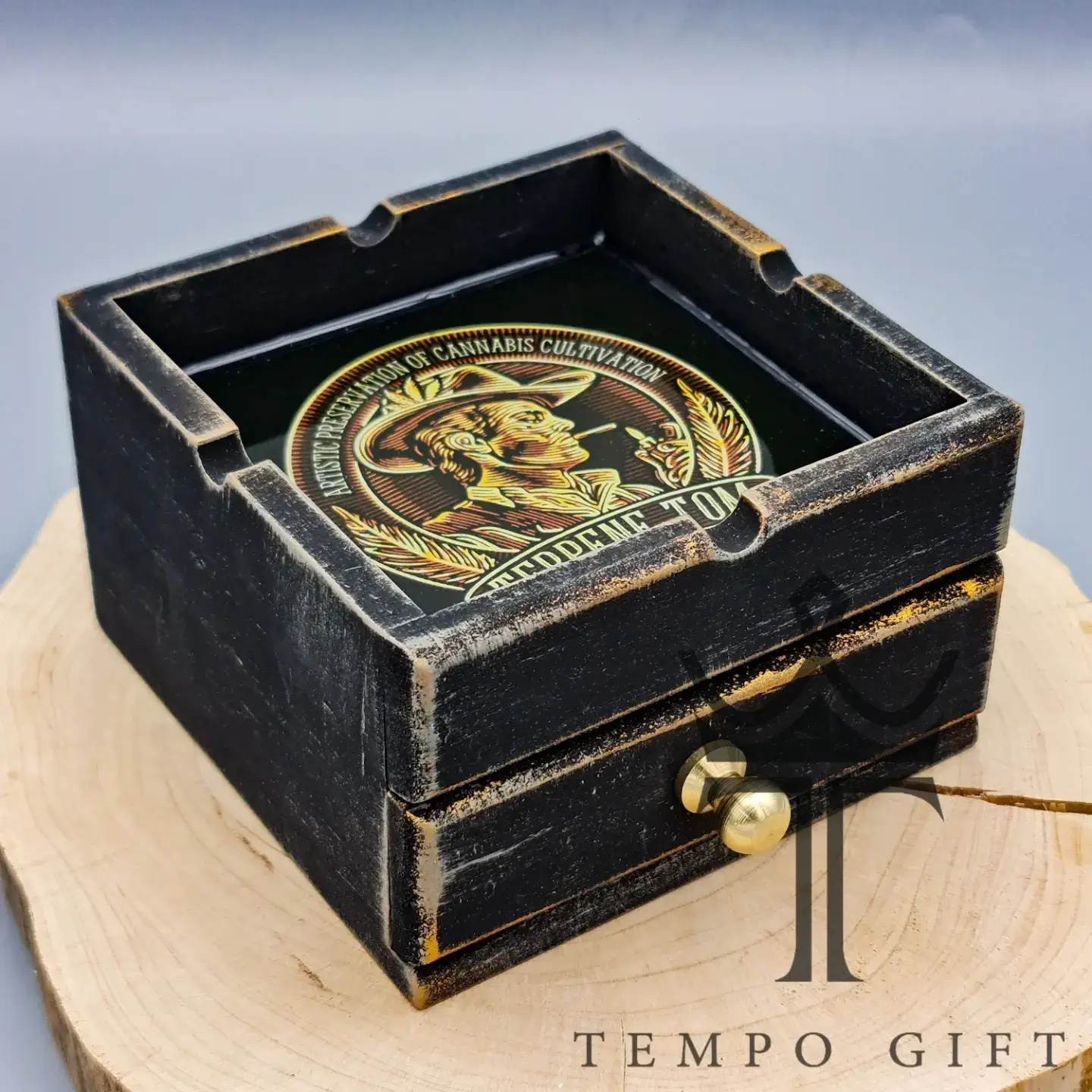 زیر سیگاری چوبی کشو دار زیر سیگاری چوبی کشو دار