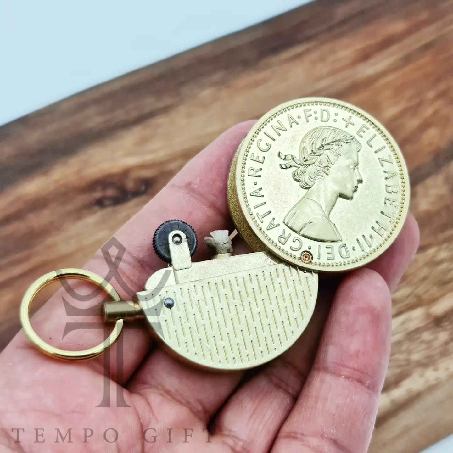 فندک بنزینی زورو مدل سکه ای طلایی فندک بنزینی زورو مدل سکه ای طلایی