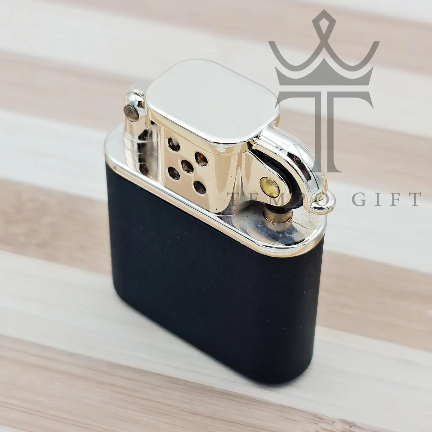 فندک بنزینی زورو مشکی آسفالتی فندک بنزینی زورو مشکی آسفالتی