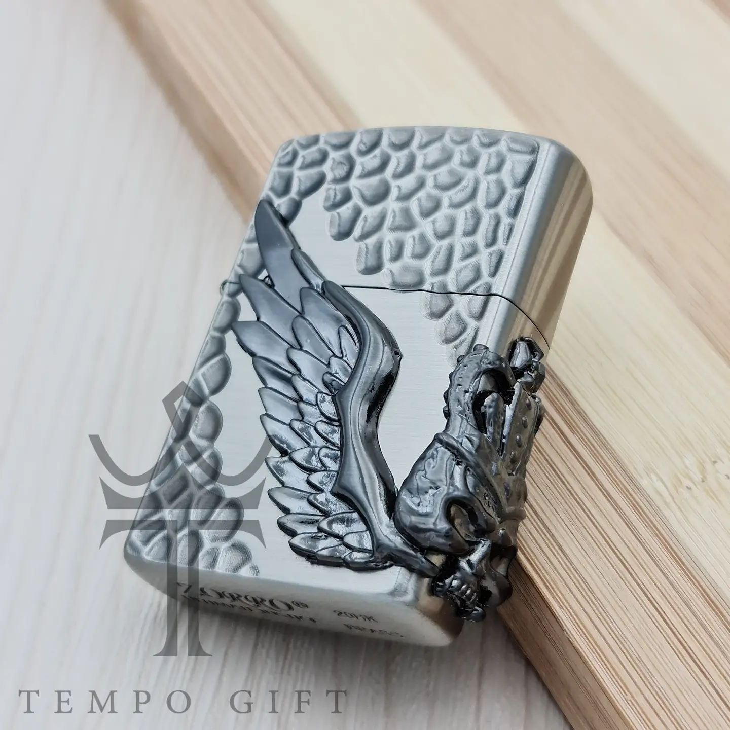 فندک بنزینی زورو مدل بال وینگز فندک بنزینی زورو مدل بال وینگز