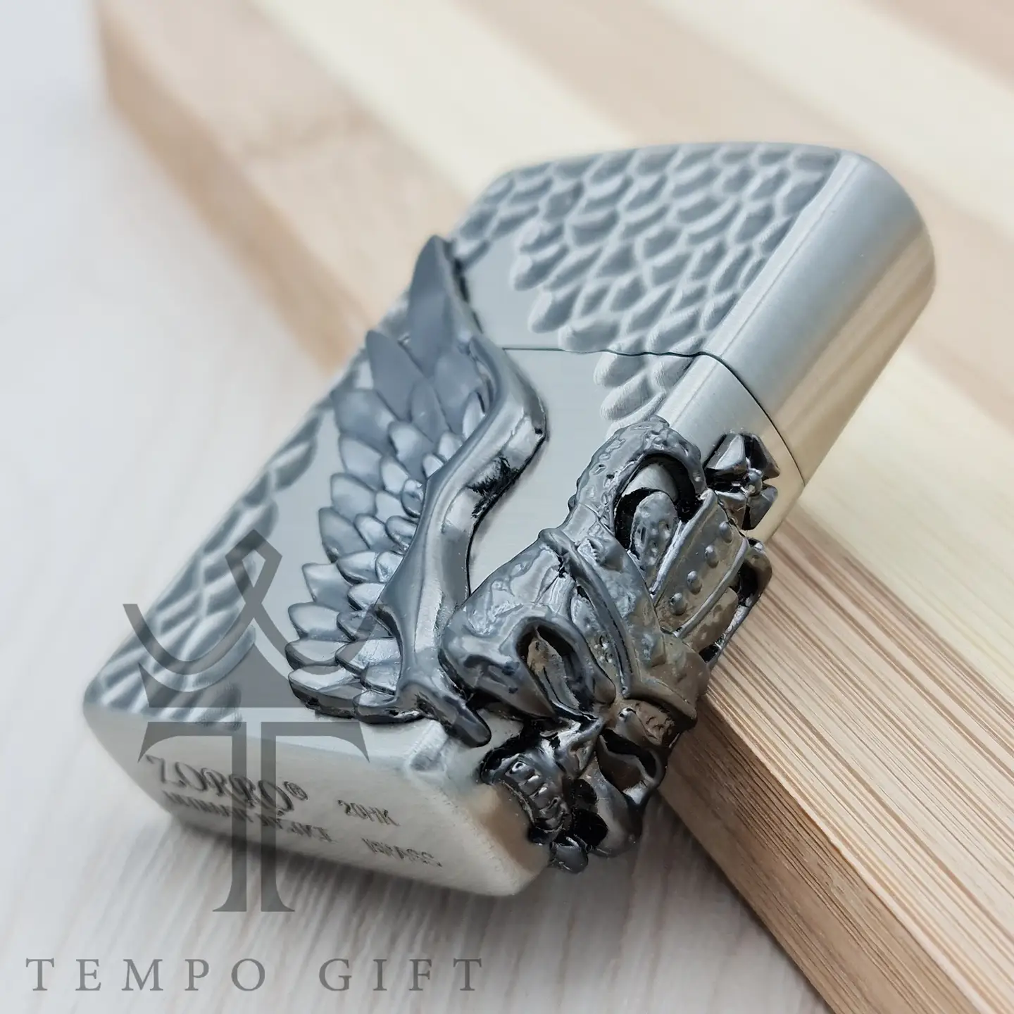 جلوی فندک بنزینی زورو مدل بال وینگز جلوی فندک بنزینی زورو مدل بال وینگز