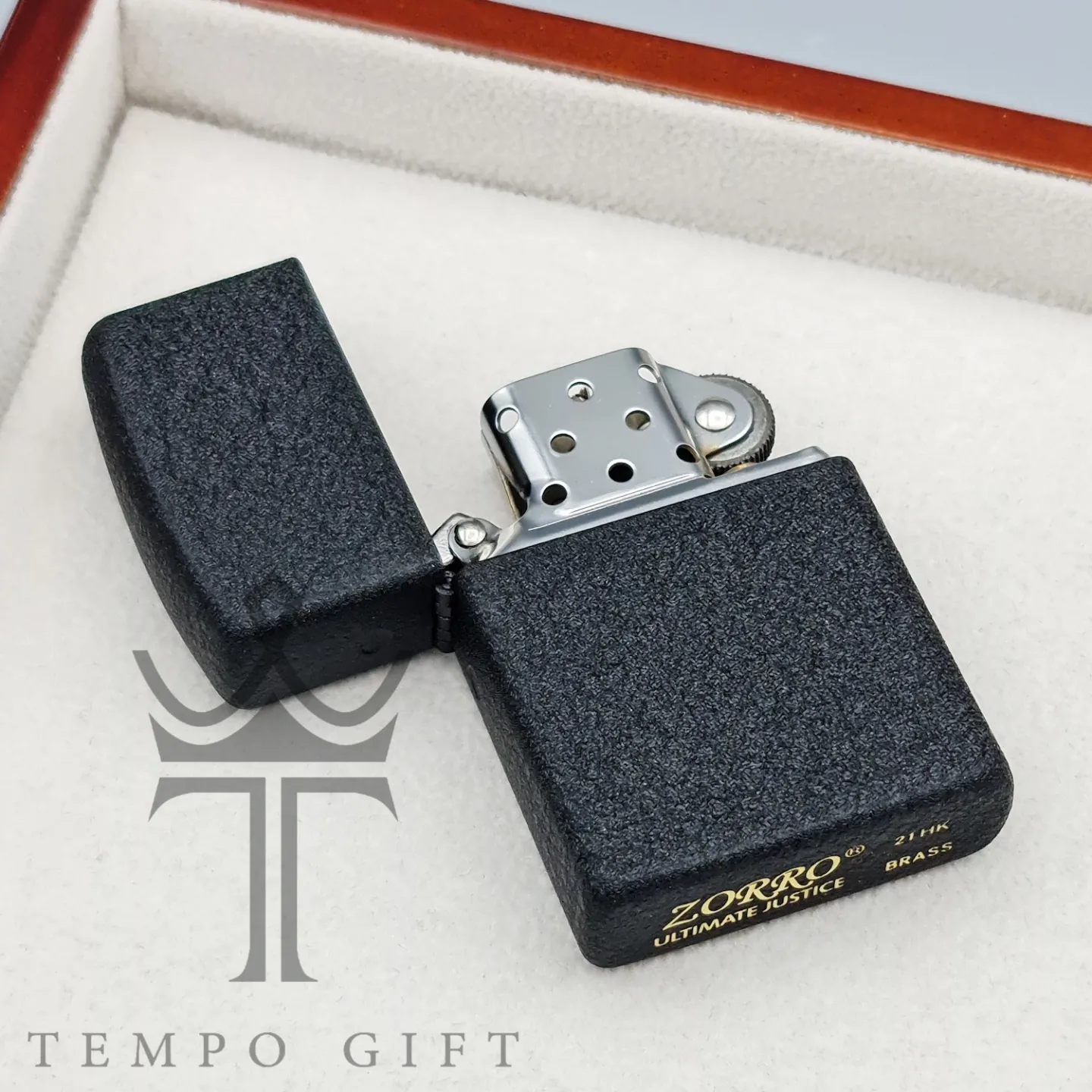 باز شدن فندک بنزینی زورو مشکی آسفالتی طرح زیپو باز شدن فندک بنزینی زورو مشکی آسفالتی طرح زیپو