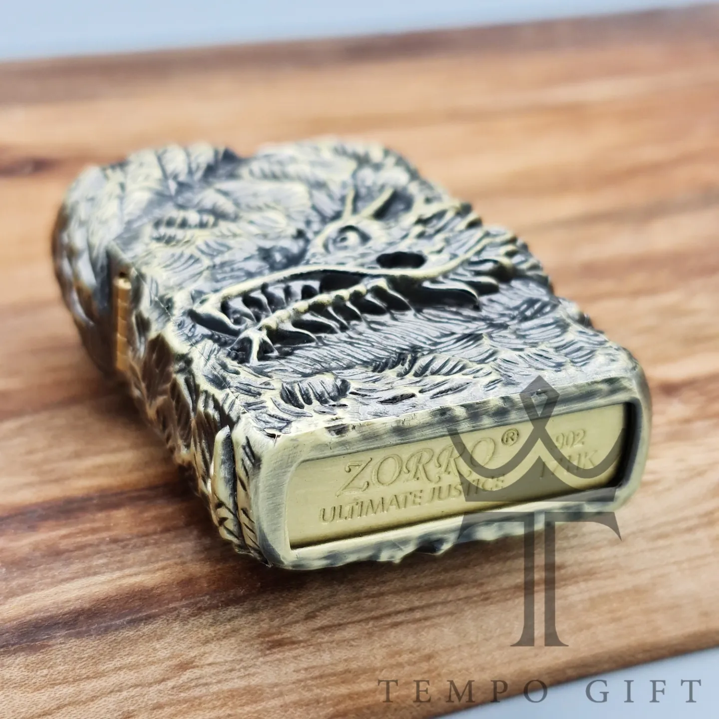 زیر فندک زورو بنزینی مدل اژدها طلایی وینتج زیر فندک زورو بنزینی مدل اژدها طلایی وینتج