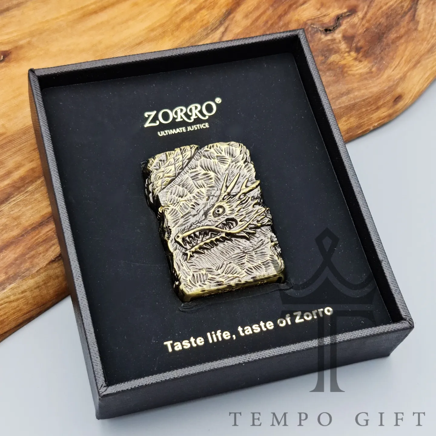 باکس فندک زورو بنزینی مدل اژدها طلایی وینتج باکس فندک زورو بنزینی مدل اژدها طلایی وینتج