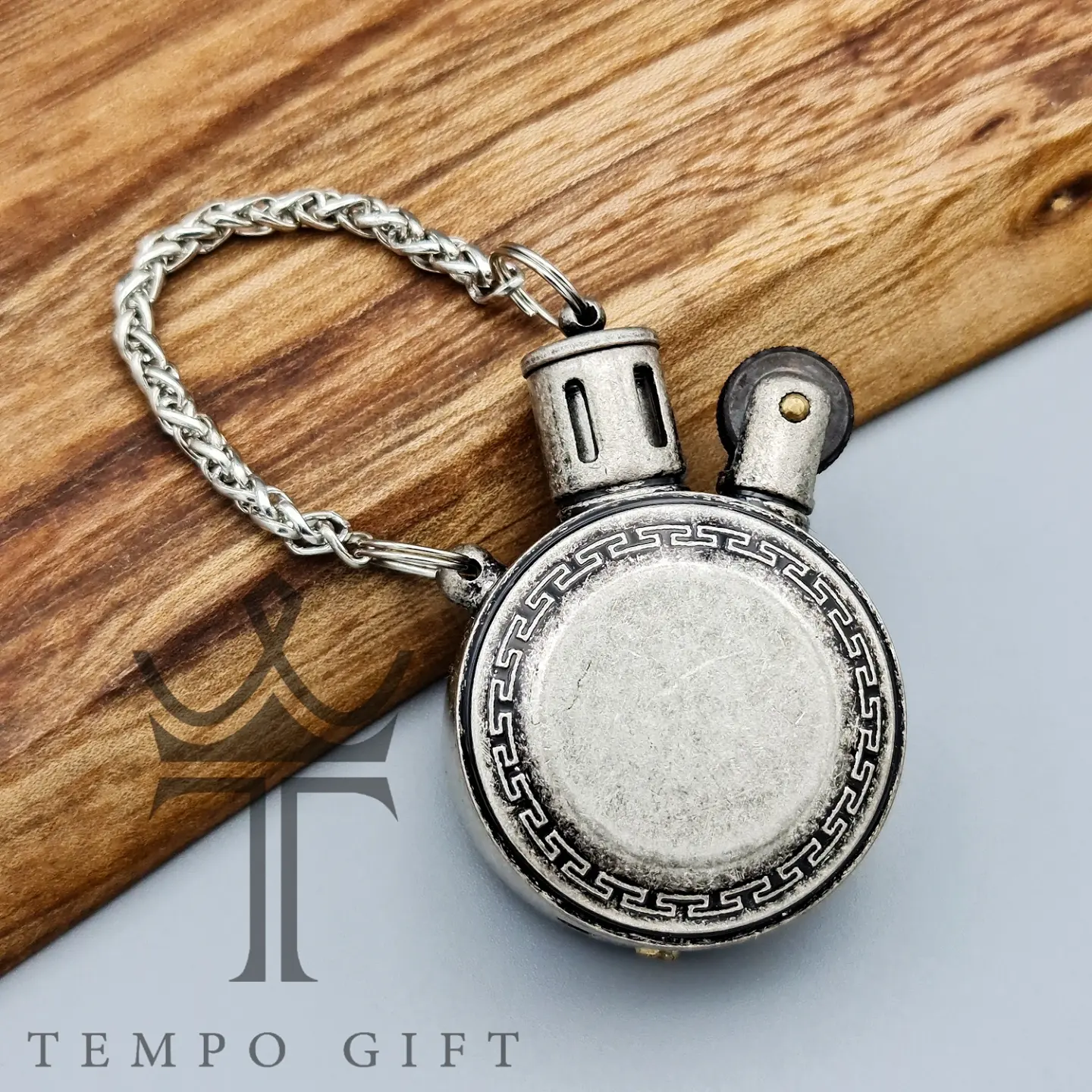 فندک زورو بنزینی مدل کوزه ای نقره ای وینتج فندک زورو بنزینی مدل کوزه ای نقره ای وینتج