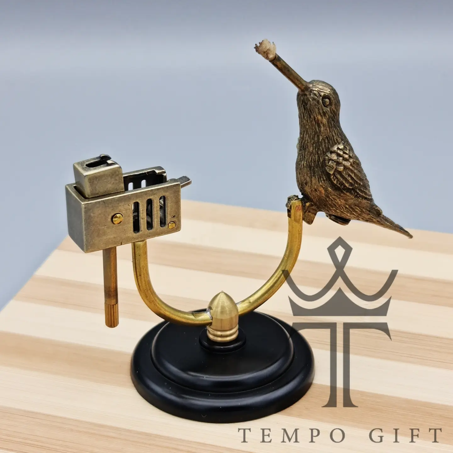 باز شدن فندک Tomo اورجینال رومیزی مدل گنجشک Bird باز شدن فندک Tomo اورجینال رومیزی مدل گنجشک Bird