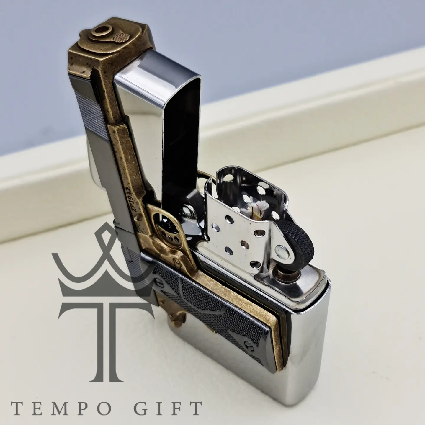 بالای فندک زیپو اورجینال مدل تفنگ Gun بالای فندک زیپو اورجینال مدل تفنگ Gun