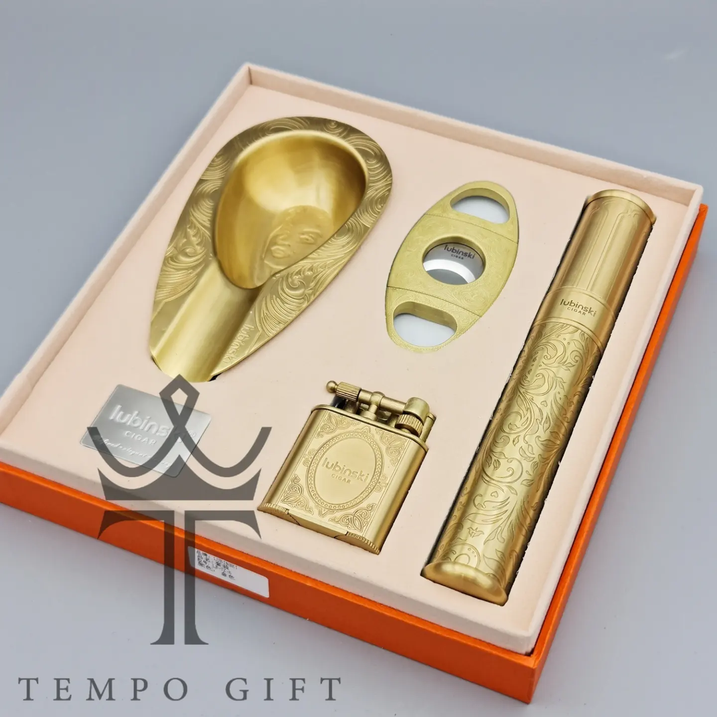 پکیج ست زیر سیگاری و فندک برنجی لوبینسکی اورجینال پکیج ست زیر سیگاری و فندک برنجی لوبینسکی اورجینال