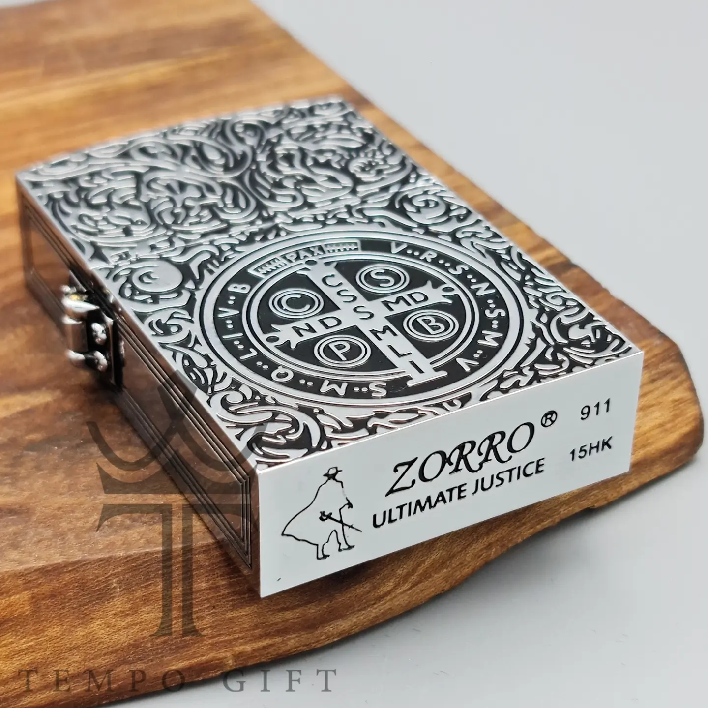 زیر فندک بنزینی زورو رومیزی برنجی رنگ نقره ای زیر فندک بنزینی زورو رومیزی برنجی رنگ نقره ای