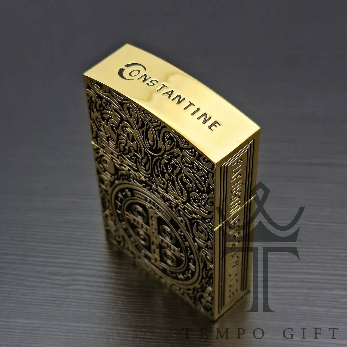 بالای فندک بنزینی زورو رومیزی برنجی مدل کنستانتین طلایی بالای فندک بنزینی زورو رومیزی برنجی مدل کنستانتین طلایی