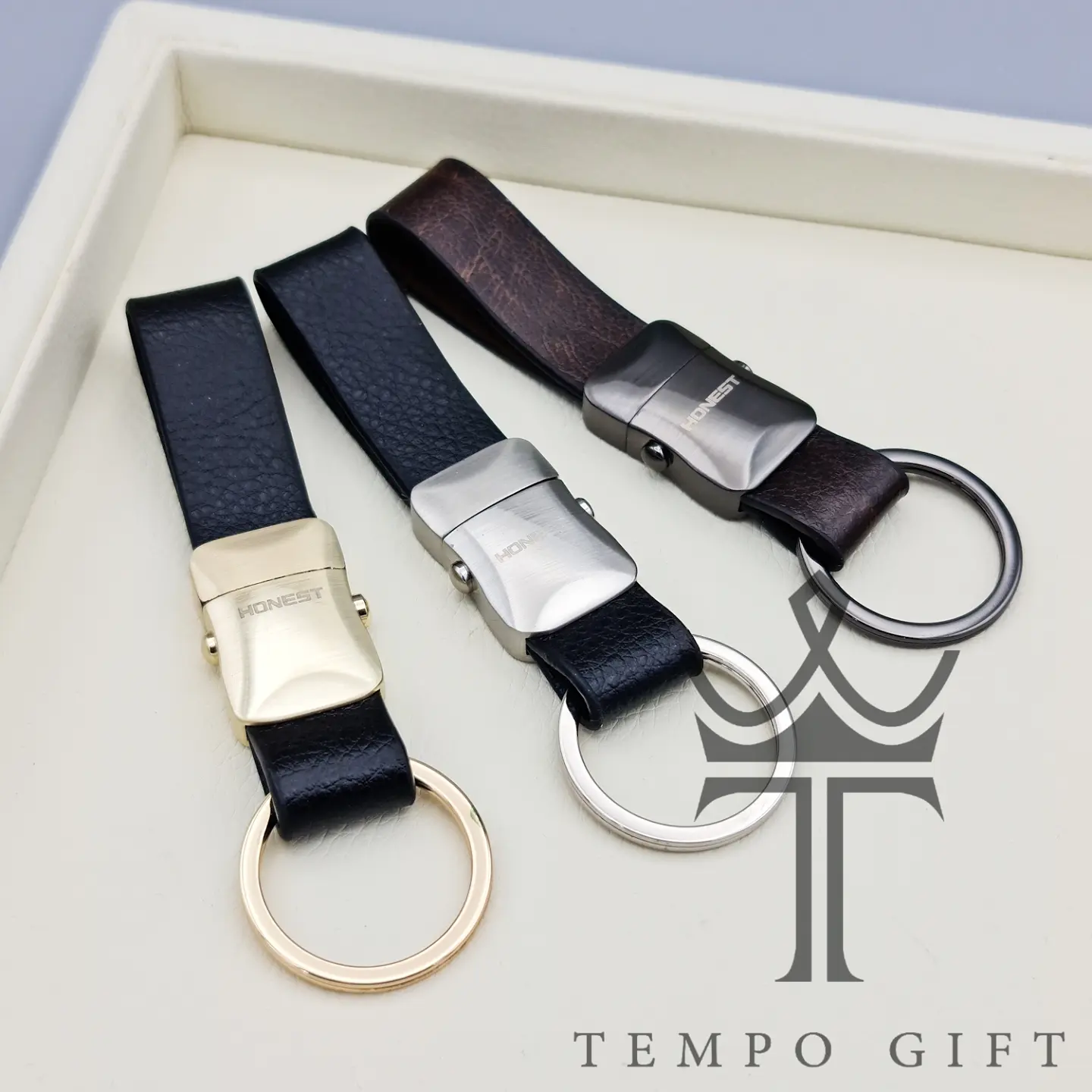 جاکلیدی اورجینال آنست Honest مدل چرمی کلاسیک جاکلیدی اورجینال آنست Honest مدل چرمی کلاسیک