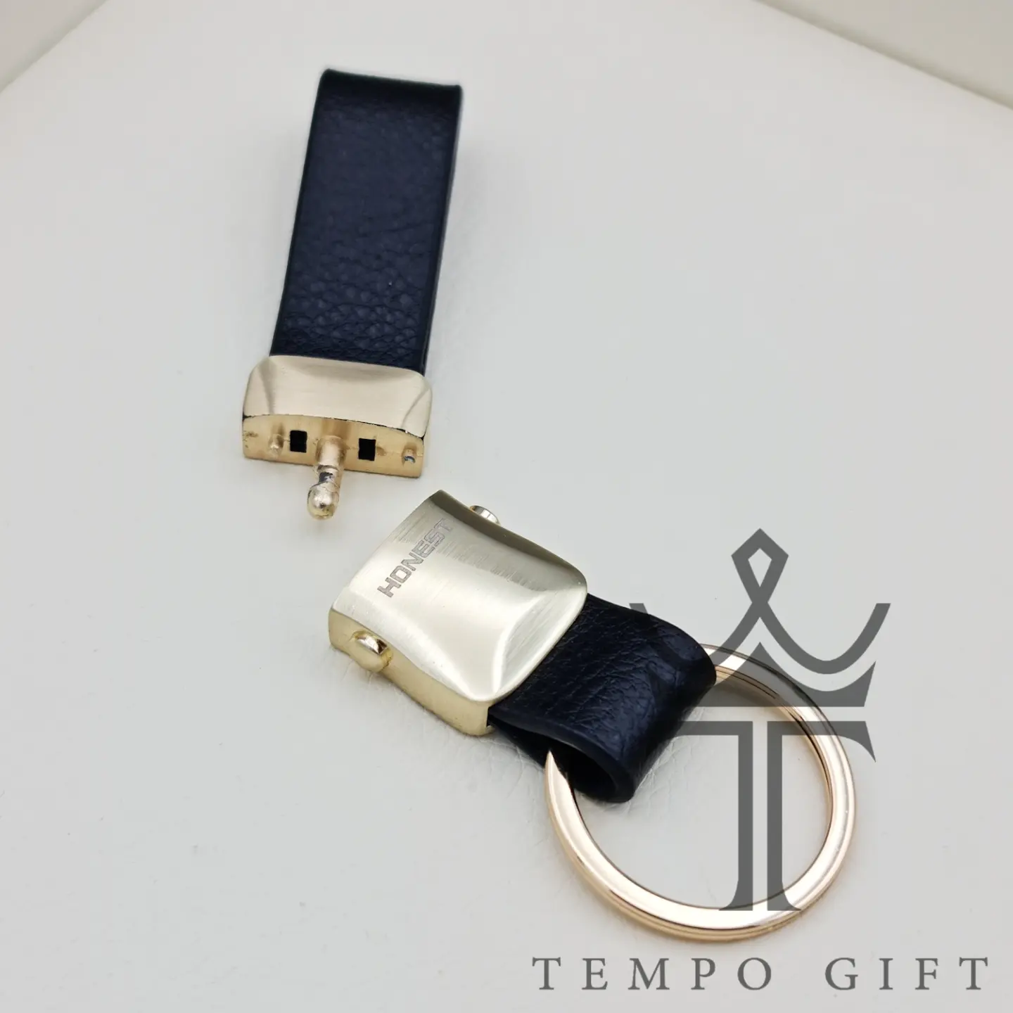 باز شدن جاکلیدی اورجینال آنست Honest مدل چرمی کلاسیک باز شدن جاکلیدی اورجینال آنست Honest مدل چرمی کلاسیک