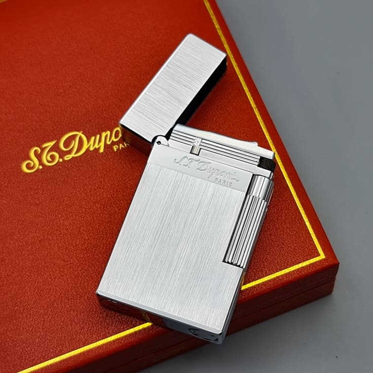 باز شدن درب فندک اس تی دوپونت S.T Dupont نقره ای ساده باز شدن درب فندک اس تی دوپونت S.T Dupont نقره ای ساده