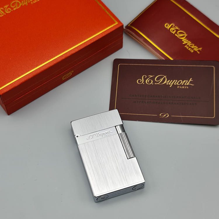 شناسنامه و کارت گارانتی فندک اس تی دوپونت S.T Dupont نقره ای ساده شناسنامه و کارت گارانتی فندک اس تی دوپونت S.T Dupont نقره ای ساده