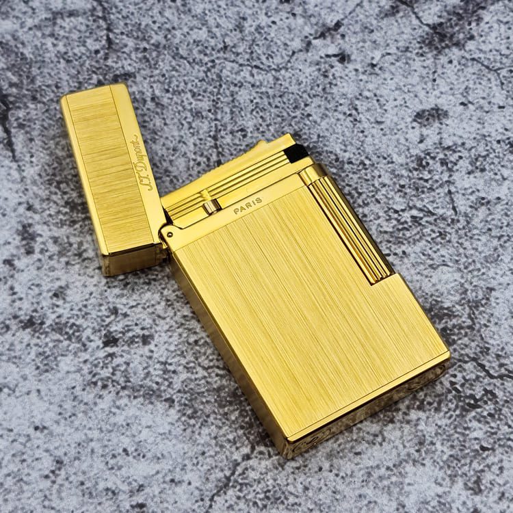 باز شدن درب فندک اس تی دوپونت S.T Dupont طلایی باز شدن درب فندک اس تی دوپونت S.T Dupont طلایی