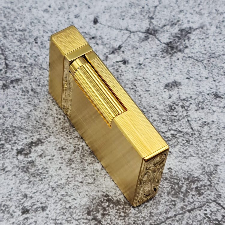 بغل زن فندک اس تی دوپونت S.T Dupont طلایی بغل زن فندک اس تی دوپونت S.T Dupont طلایی