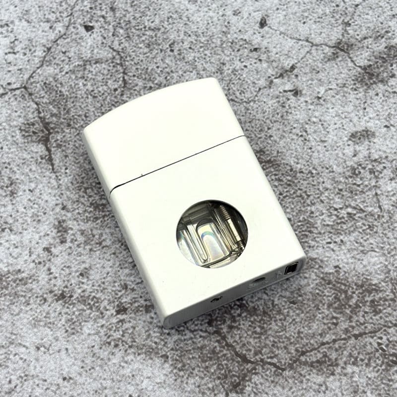 فندک هوشمند صوتی گازی با شعله شمعی رنگ سفید فندک هوشمند صوتی گازی با شعله شمعی رنگ سفید