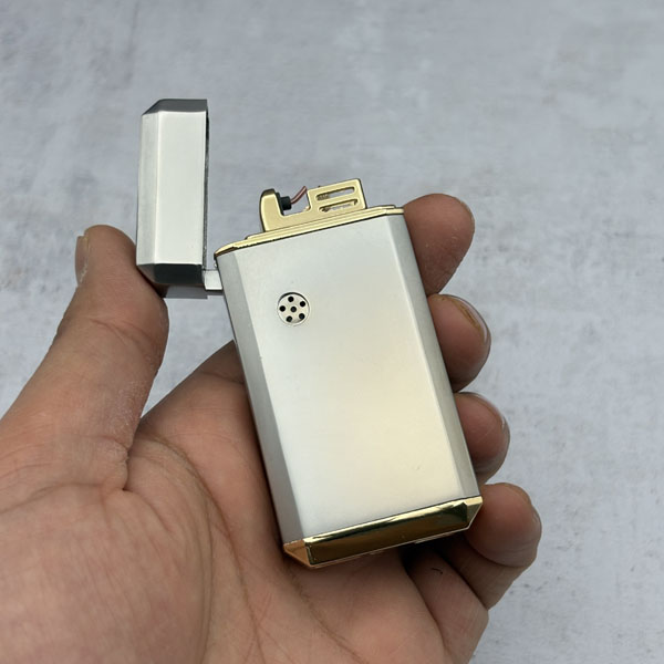 فندک صوتی هوشمند بنزینی نقره ای فندک صوتی هوشمند بنزینی نقره ای