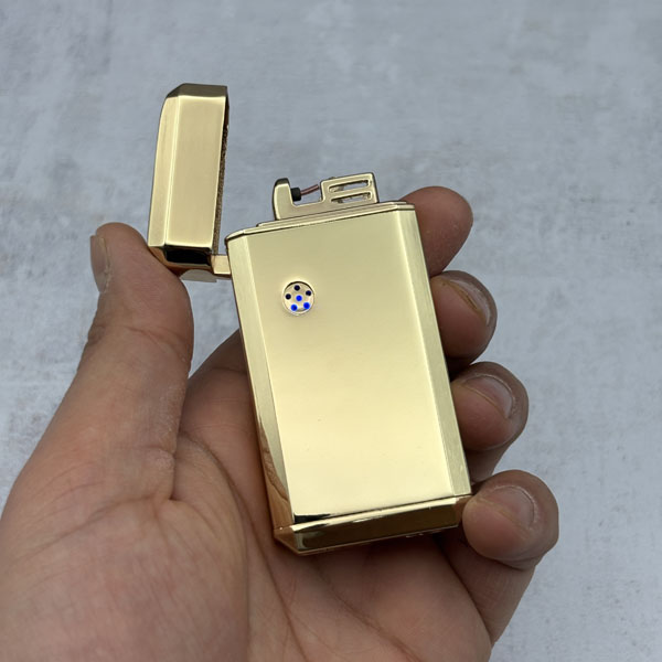 فندک صوتی هوشمند بنزینی طلایی فندک صوتی هوشمند بنزینی طلایی