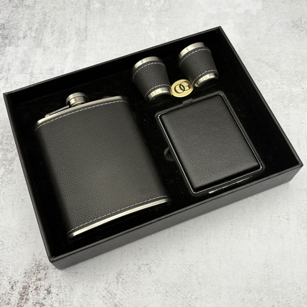 ست هیپ فلاسک و جاسیگاری چرم مشکی ست هیپ فلاسک و جاسیگاری چرم مشکی