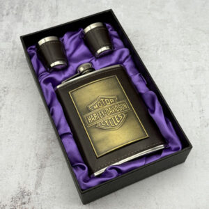 جعبه ست هیپ فلاسک و دو شات هارلی دیویدسون جعبه ست هیپ فلاسک و دو شات هارلی دیویدسون