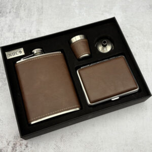 جعبه ست هیپ فلاسک و جاسیگاری چرم قهوه ای جعبه ست هیپ فلاسک و جاسیگاری چرم قهوه ای